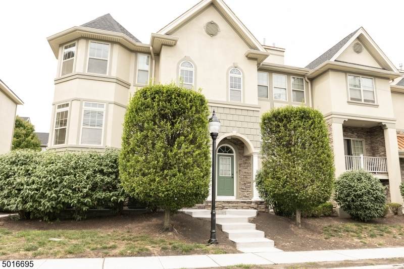 724 Green Ln - Photo 1
