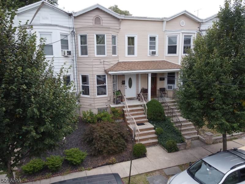 404 Rosehill Pl - Photo 1