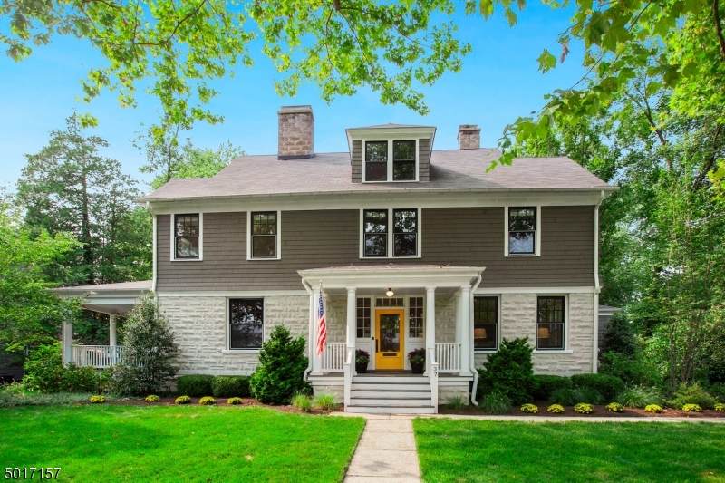 37 Elmwood Ave - Photo 1