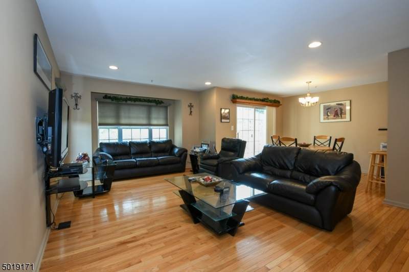 52 Lakeview Ct - Photo 1