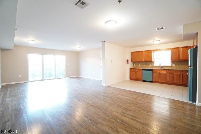 25 Seabury St - Photo 1