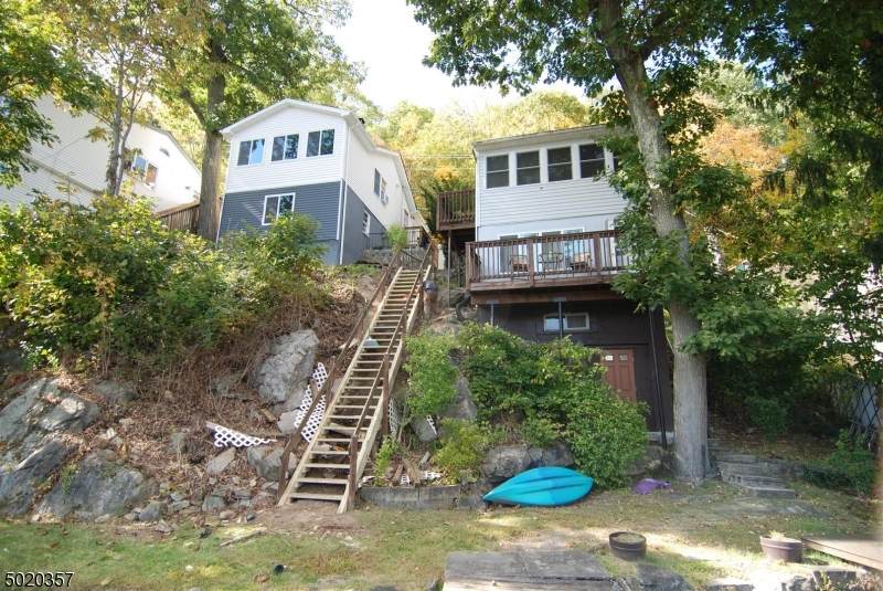 161 Hudson Ave - Photo 1