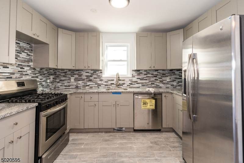 78 Marshall St - Photo 1