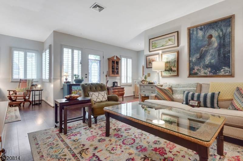22 Franklin Pl - Photo 1