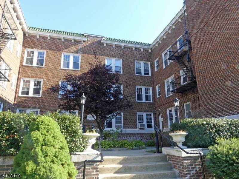 6 Altamont Ct Apt 16 - Photo 1