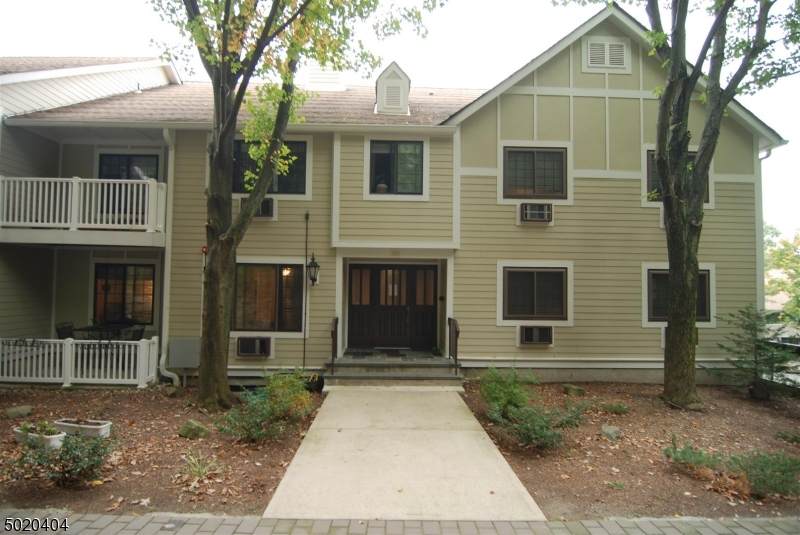 16 Foxwood Dr - Photo 1