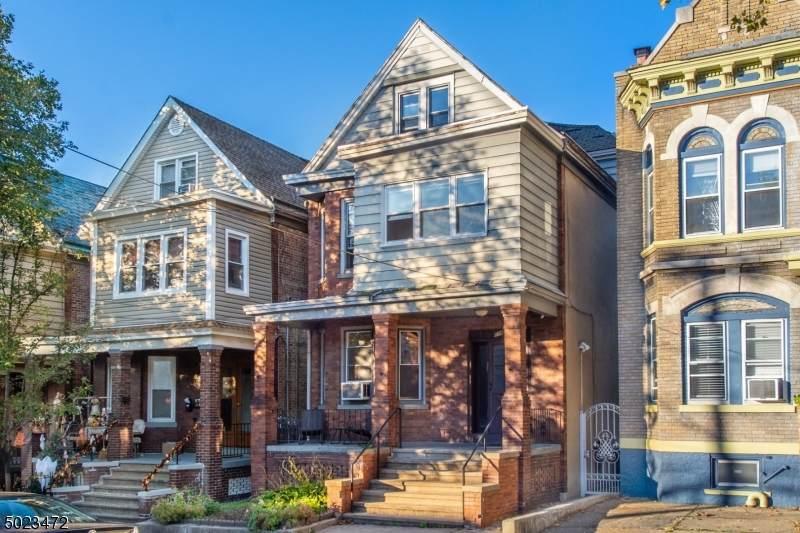116 Carlton Ave - Photo 1