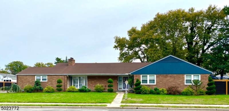 246 Greenwood Ter - Photo 1