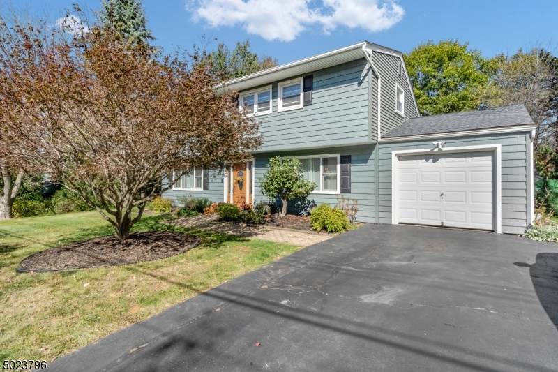 8 Aldebaran Dr - Photo 1