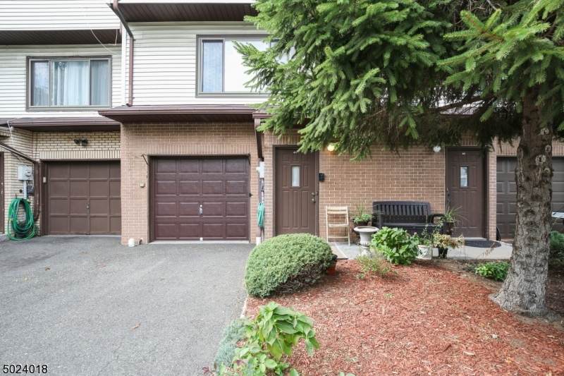 404 Chestnut St - Photo 1