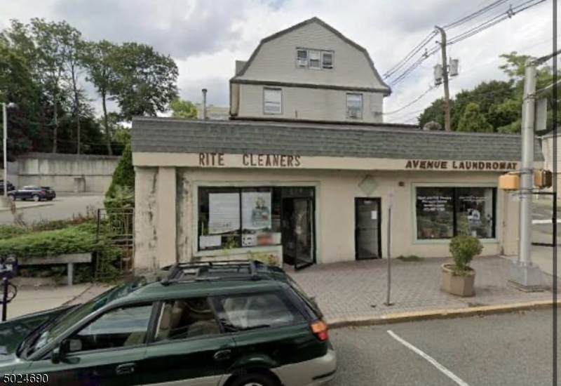 475 Franklin Ave - Photo 1