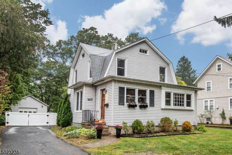 309 Van Winkle Ave - Photo 1