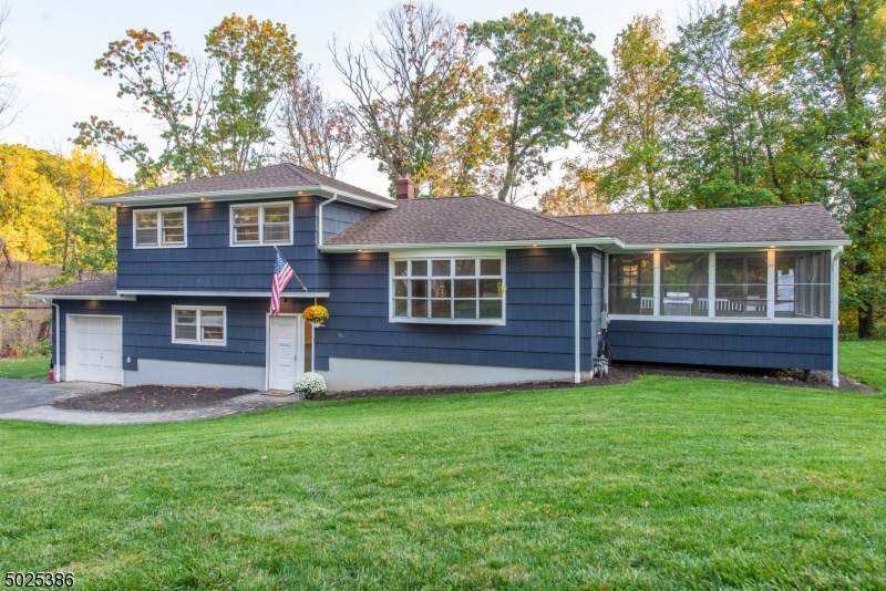 16 Main Dr - Photo 1
