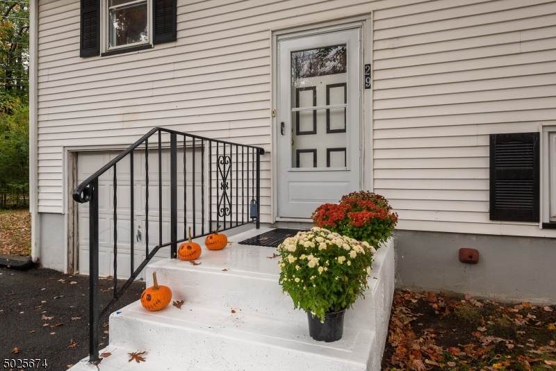 29 New York Ave - Photo 1