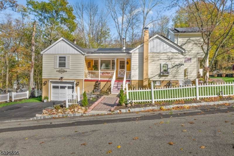30 5TH AVE - Photo 1