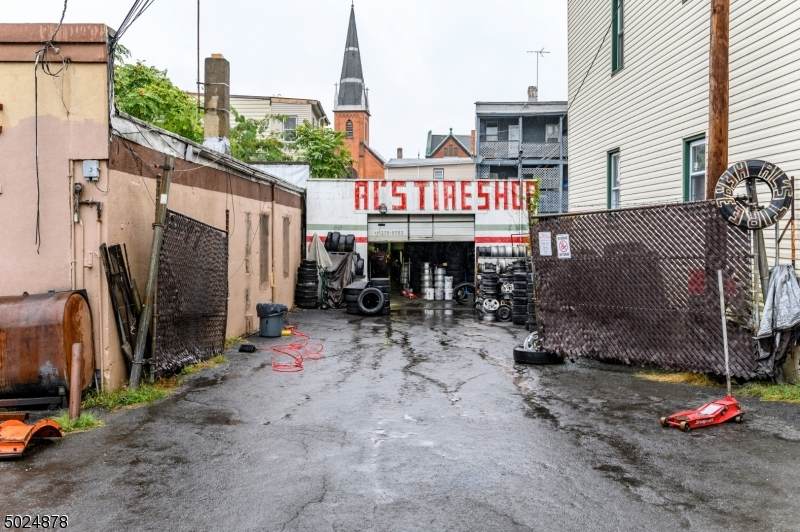 89 Marshall St - Photo 1