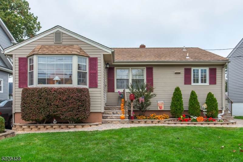 16 Lorraine Dr - Photo 1