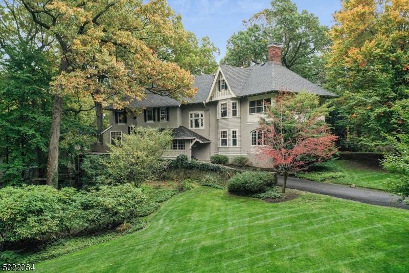 226 Hobart Ave - Photo 1