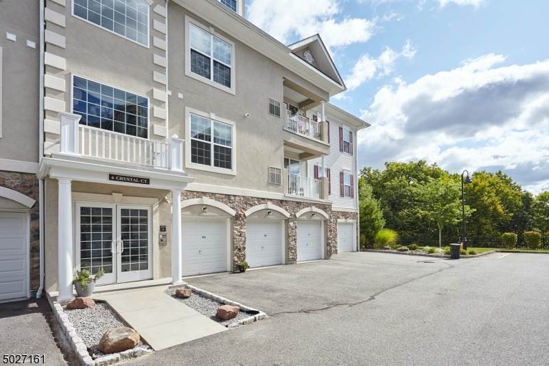 4 Crystal Ct B2 - Photo 1