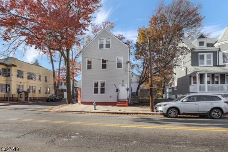 287 Sanford St - Photo 1