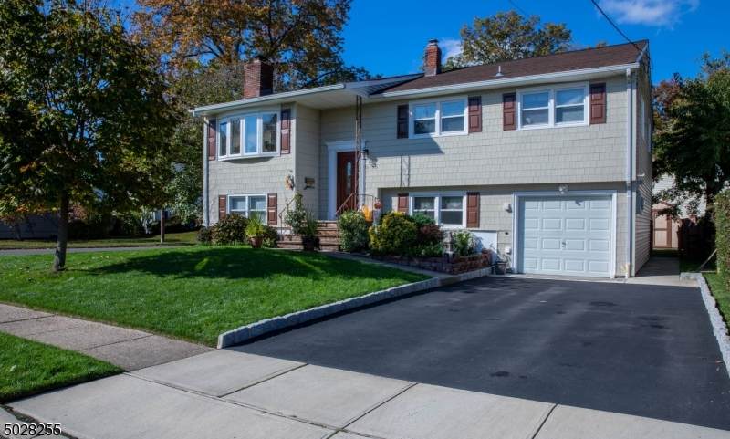 2492 Macarthur Dr - Photo 1