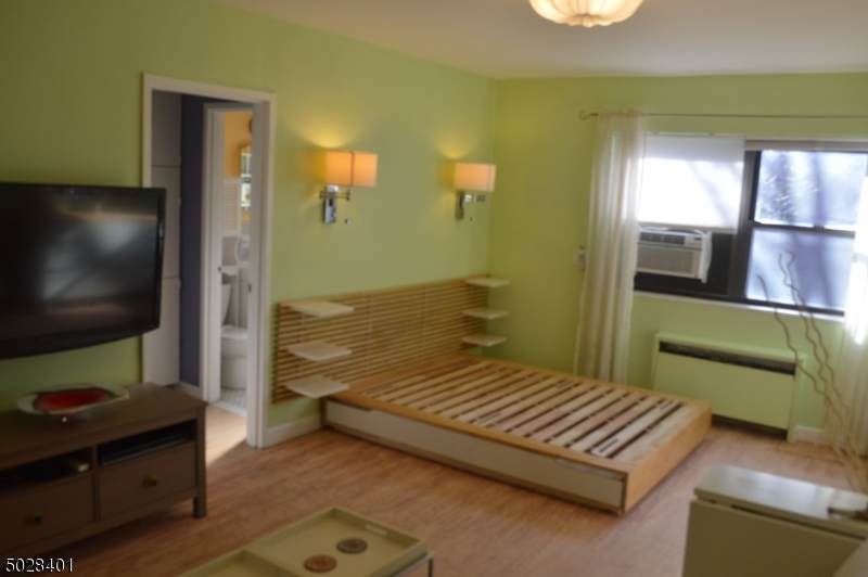 3021 Edwin Ave 3H - Photo 1