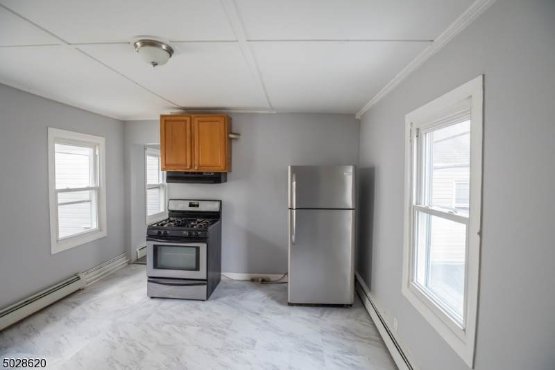 69 Marshall St - Photo 1