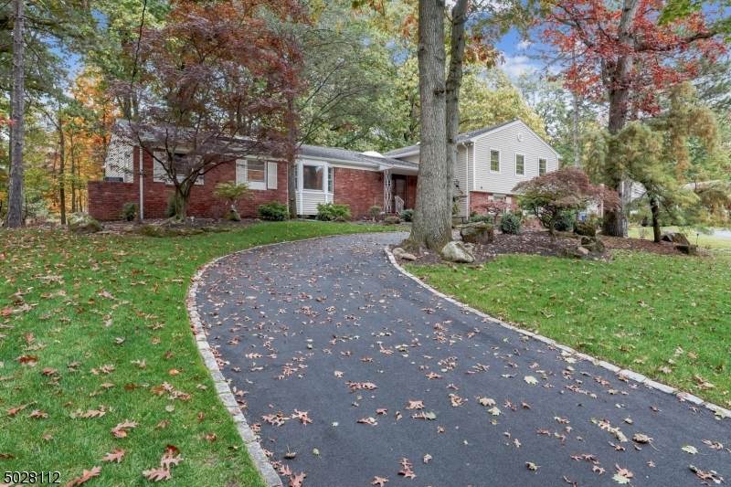 18 Scarsdale Dr - Photo 1