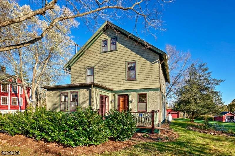 31 Holland Ave - Photo 1