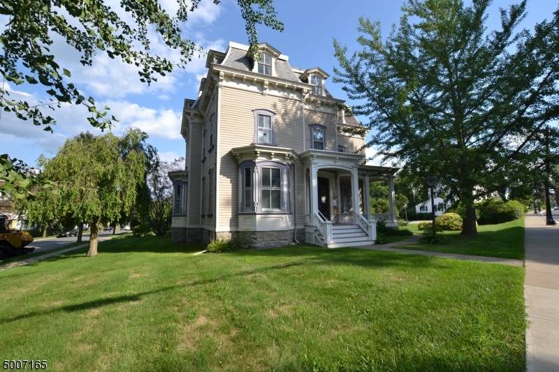 105 Main St - Photo 1