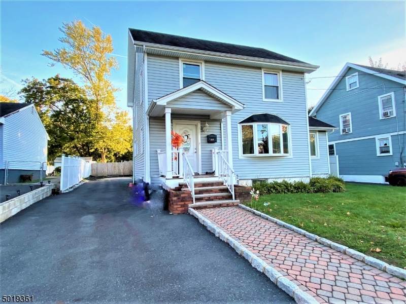 517 Center St - Photo 1