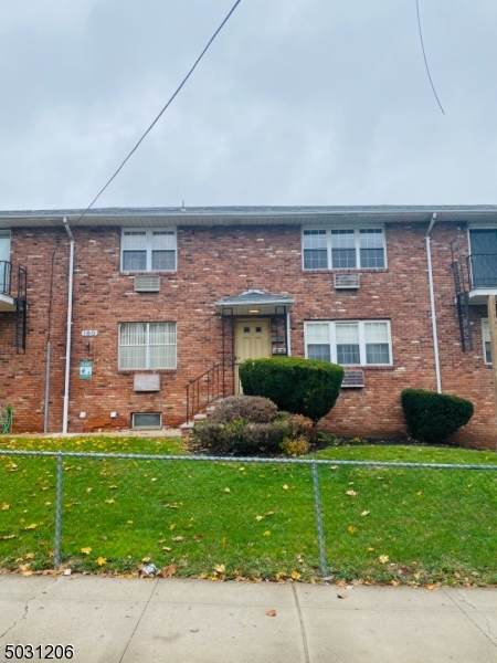 180 Highland Ave - Photo 1