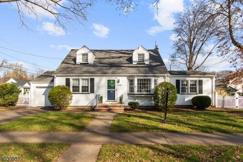 608 Lexington Ave - Photo 1