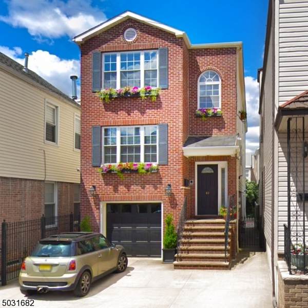 62 Warwick St - Photo 1
