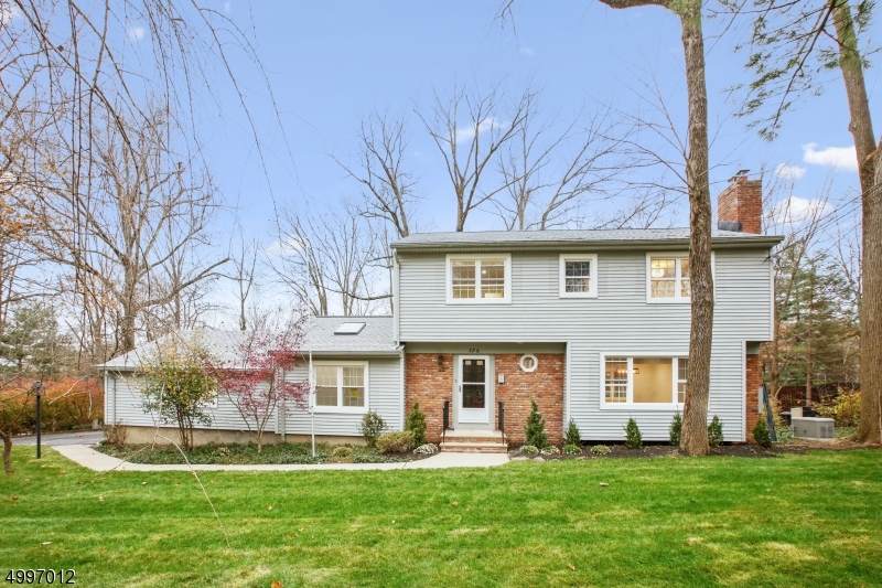 386 Union Ave - Photo 1