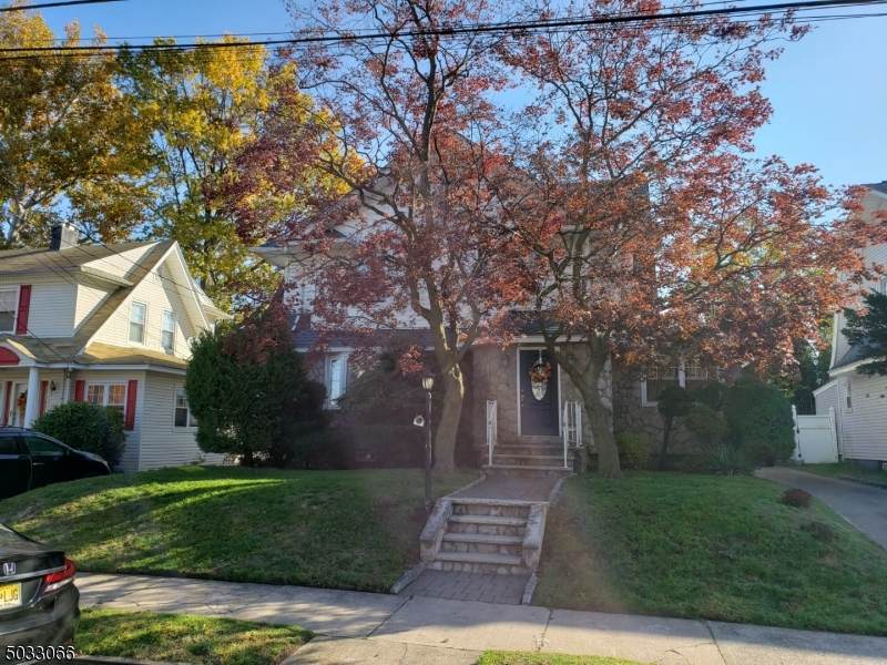 395 E 42Nd St - Photo 1