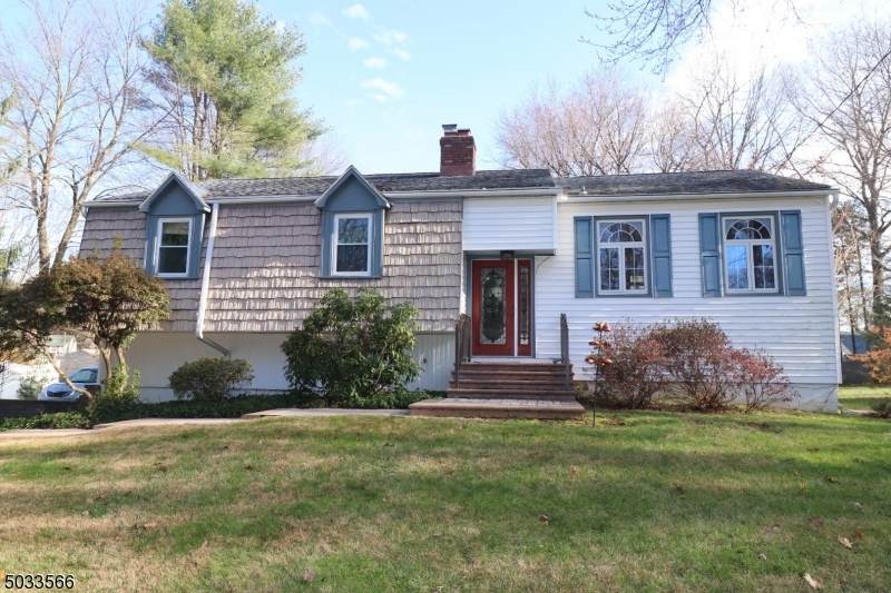 11 E Circuit Dr - Photo 1