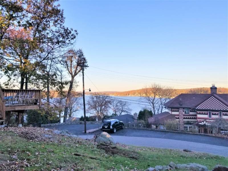 27 Elba Ave - Photo 1