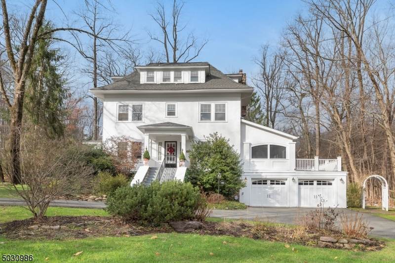 135 Morris Ave - Photo 1