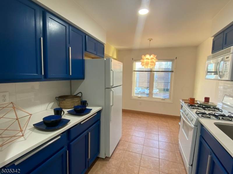 411 Peach St - Photo 1