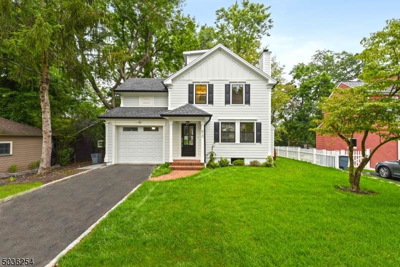 613 Summit Ave - Photo 1
