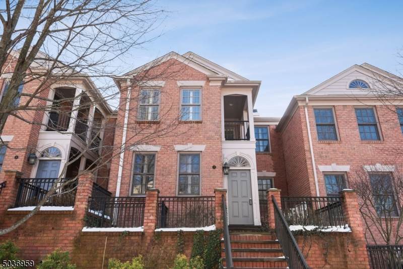 25 Norwood Ave- Unit 7 - Photo 1