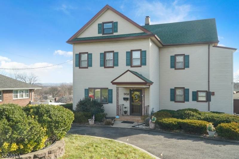 301 Grove St - Photo 1