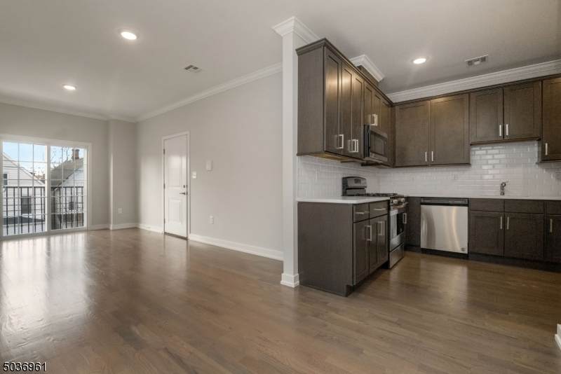 531 Franklin St - Photo 1