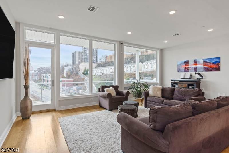 3 Somerset Ln - Photo 1