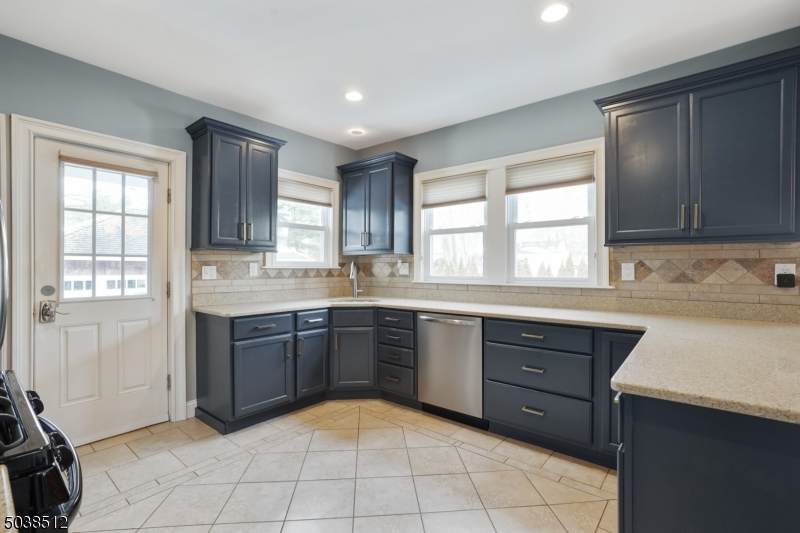 8 Baltusrol Pl - Photo 1