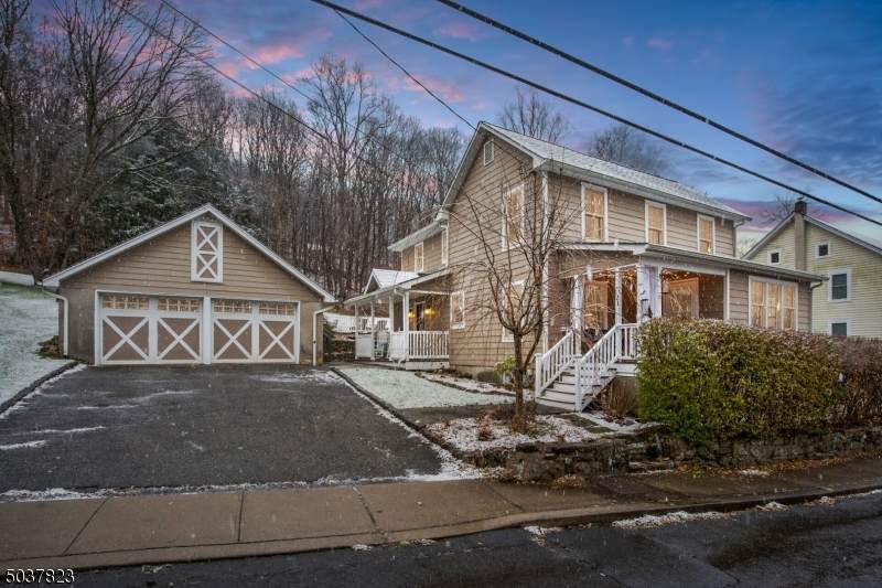 121 Philhower Ave - Photo 1