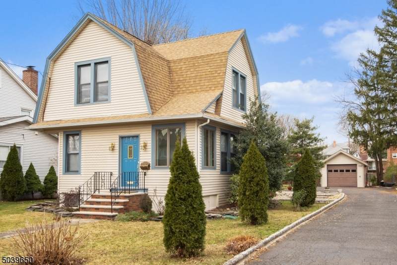 121 E Webster Ave - Photo 1