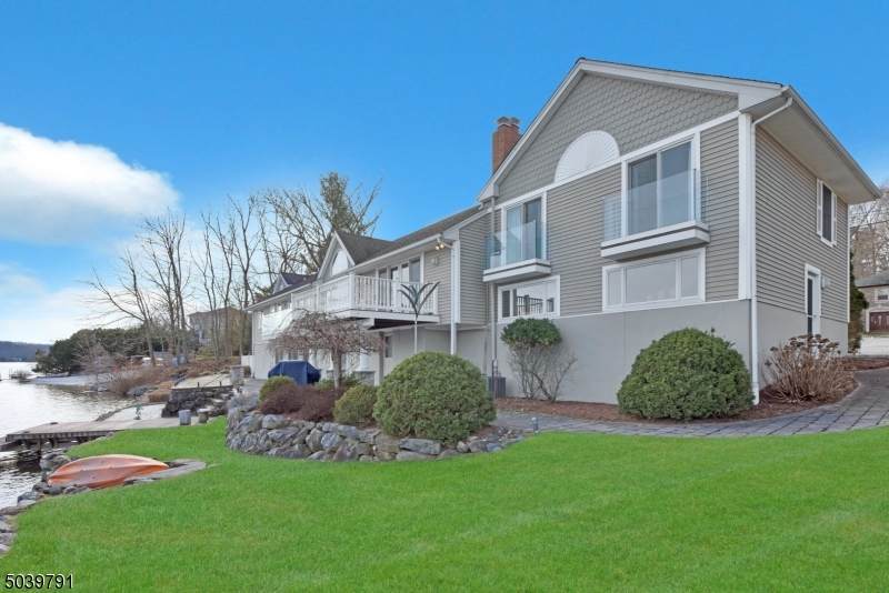 1042 Pines Lake Dr - Photo 1