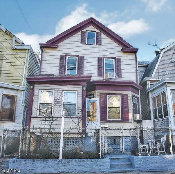 572 E 33Rd St - Photo 1